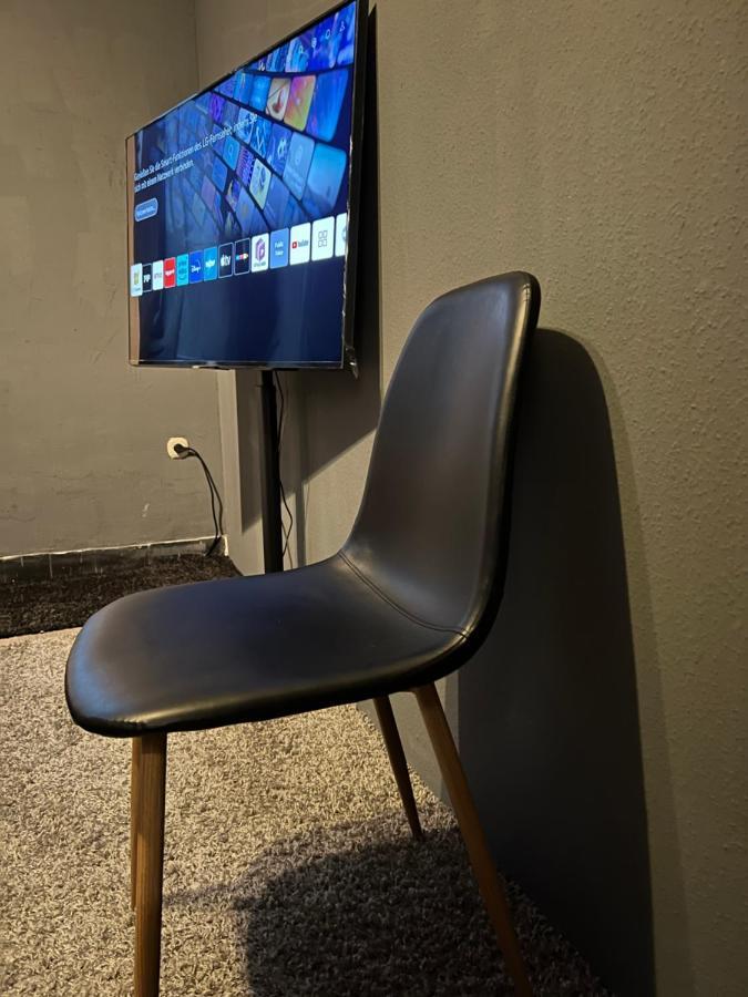 Private Schlafzimmer Mit Wc Dusche メンヒェングラートバッハ エクステリア 写真